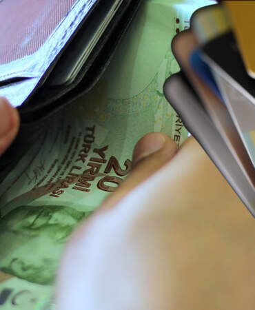 Cüzdanda Nakit Bitti: Bir Ayda 2,6 Trilyonluk Kartlı Ödeme