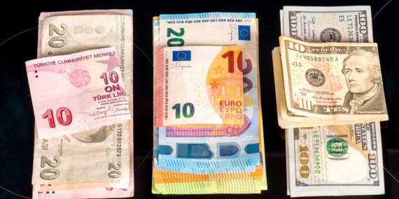 Dolar Haftaya Yükselişle, Euro Kayıpla Başladı