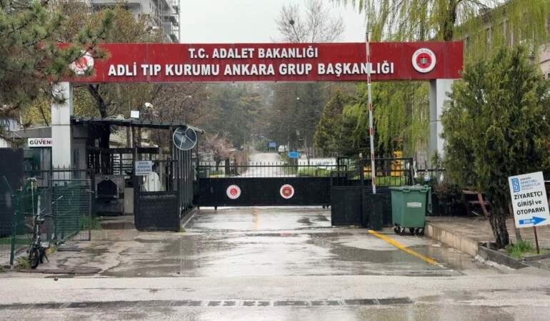 Emekli uzman çavuşun öldürdüğü eşi ve kızının cenazeleri memleketlerine gönderildi