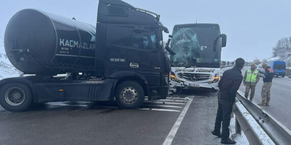 Erzurum’da Zincirleme Facia: 2 Yolcu Otobüsü, 2 Tır…