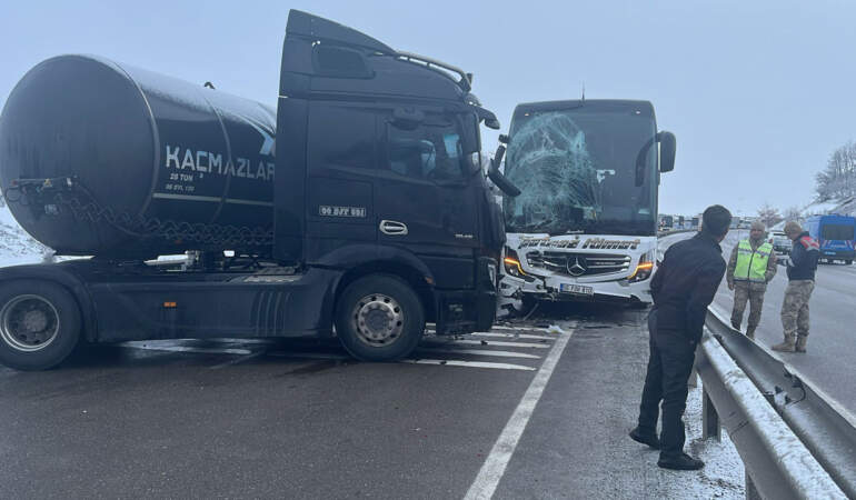 Erzurum’da Zincirleme Facia: 2 Yolcu Otobüsü, 2 Tır…