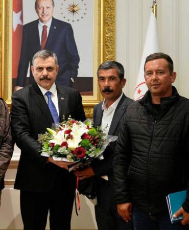 Eylemlerini sonlandıran maden işçileri İçişleri Bakanı Çiftçi’yi ziyaret etti