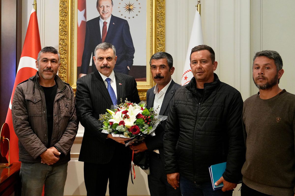 Eylemlerini sonlandıran maden işçileri İçişleri Bakanı Çiftçi’yi ziyaret etti