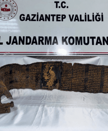 Gaziantep’te 2 Metrelik Tarihi Kitap Ele Geçirildi, 1 Şüpheli Gözaltında