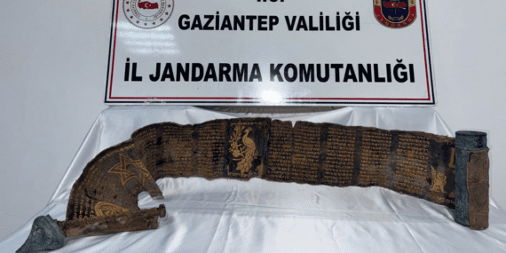 Gaziantep’te 2 Metrelik Tarihi Kitap Ele Geçirildi, 1 Şüpheli Gözaltında