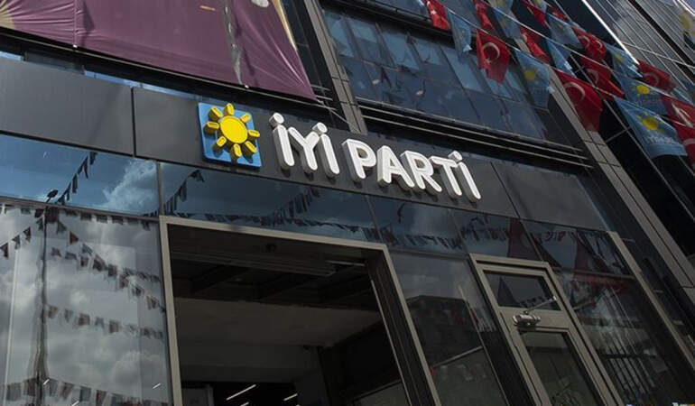 Görevden Alınan İYİ Partili Başkan Partisinden İstifa Etti