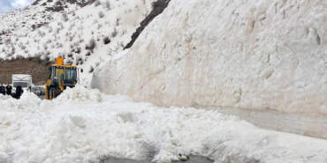 Hakkari-Şırnak Yoluna Çığ Düştü