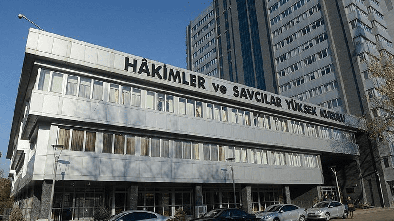 HSK, 14 Hakim ve Savcının Görev Yerini Değiştirdi