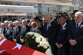 Hümsettin Cindöruk’un Cenazesinde Gergin Anlar! Kılıçdaroğlu ile Özgür Özel Tokalaşmadı: Özel’den İlk Açıklama