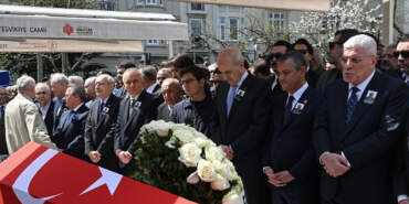 Hümsettin Cindöruk’un Cenazesinde Gergin Anlar! Kılıçdaroğlu ile Özgür Özel Tokalaşmadı: Özel’den İlk Açıklama