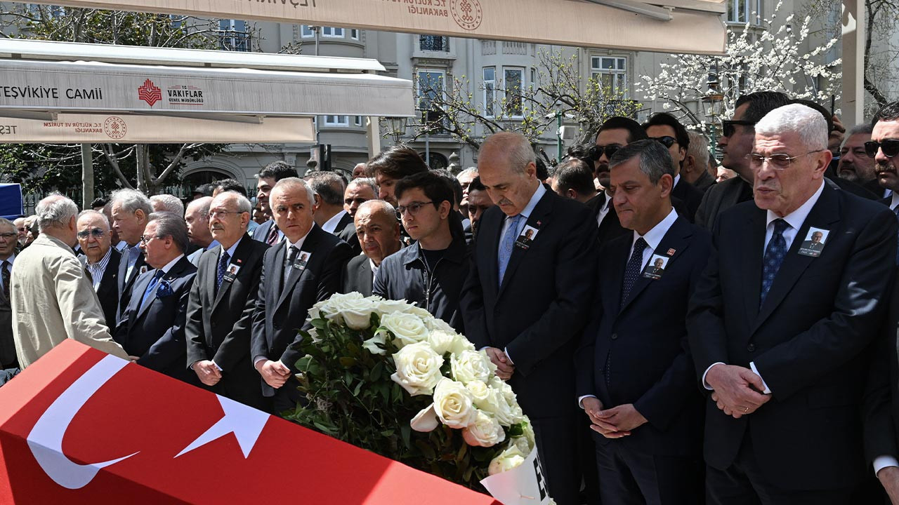 Hümsettin Cindöruk’un Cenazesinde Gergin Anlar! Kılıçdaroğlu ile Özgür Özel Tokalaşmadı: Özel’den İlk Açıklama