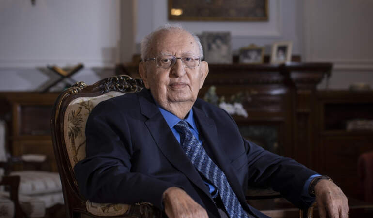 Hüsamettin Cindoruk Hayatını Kaybetti