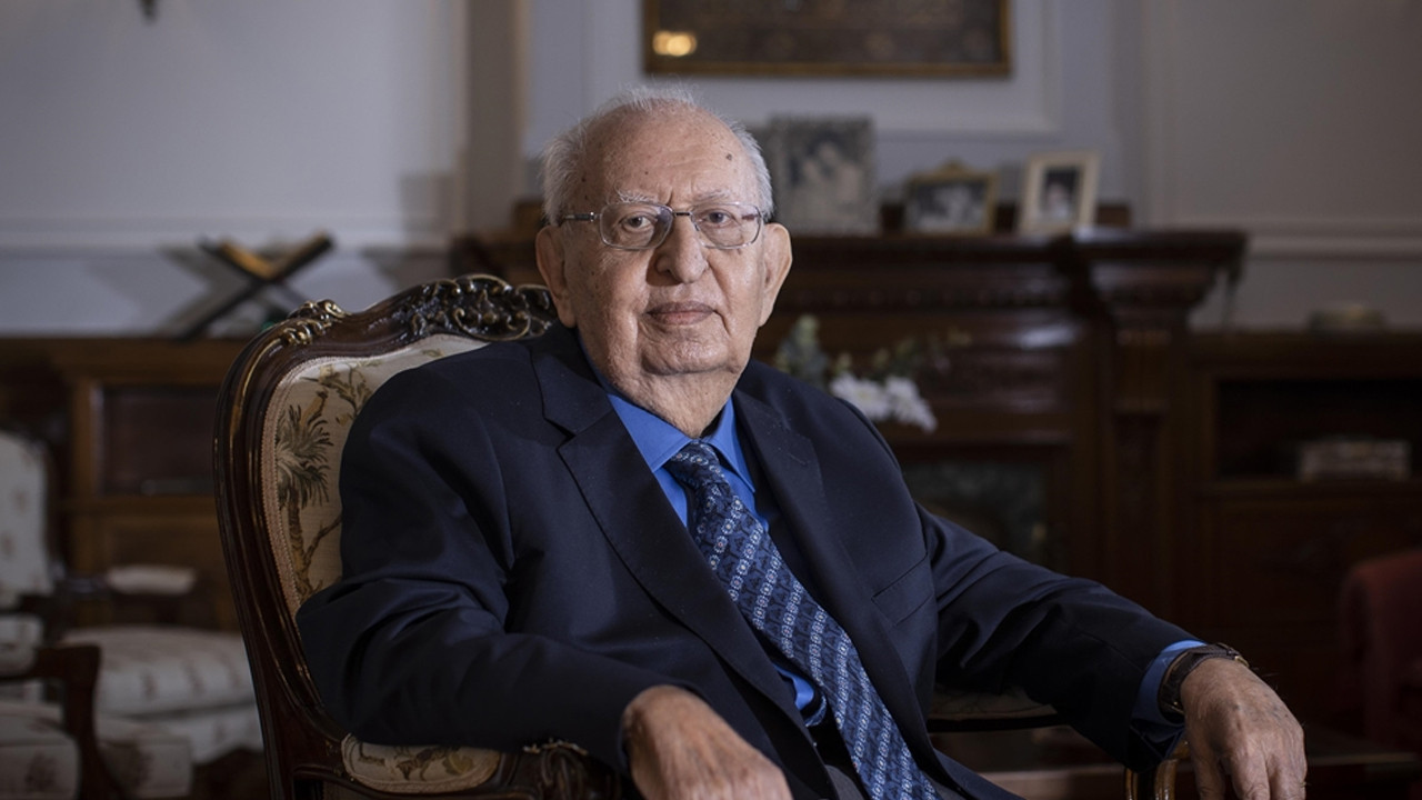 Hüsamettin Cindoruk Hayatını Kaybetti