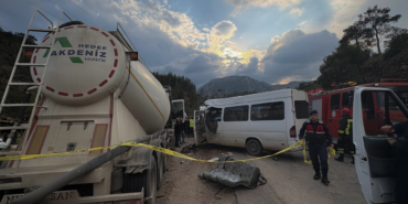 İşçi Servisi le Tır Çarpıştı… 7 Ölü, 3 Yaralı
