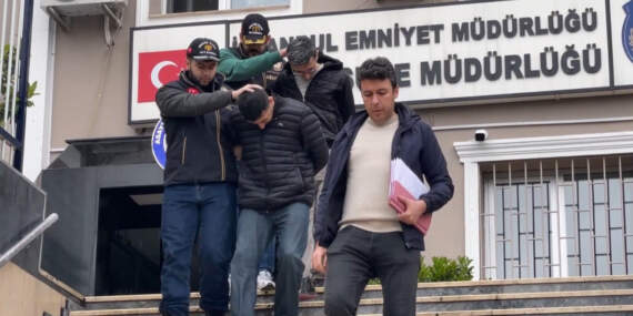 İstanbul’da Metro ve Durak Hırsızları Kamerada