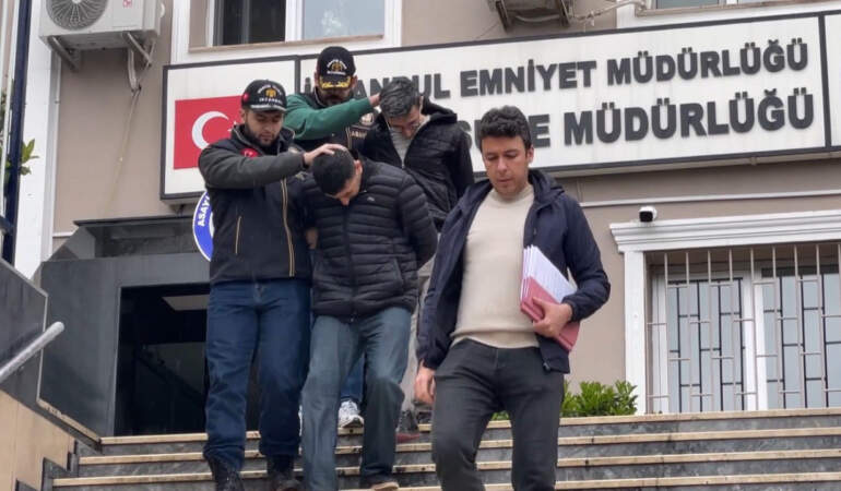 İstanbul’da Metro ve Durak Hırsızları Kamerada