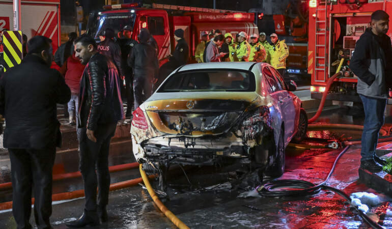 İstanbul’da Milyonluk Yangın: 15 Lüks Araç Küle Döndü