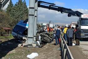 Kahramankazan’da özel halk otobüsü üst geçidin ayağına çarptı, 5 kişi öldü, 14 kişi yaralandı