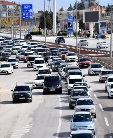 Kırıkkale’de Dönüş Yolculuğunda Yoğun Trafik