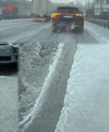 Kış İstanbul’a Geri Döndü: Yoğun Dolu Yolları Beyaza Bürüdü