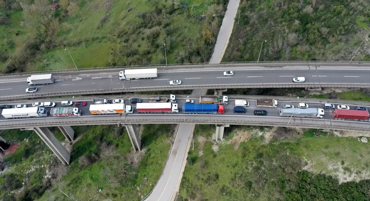 İzmit’te Zincirleme Kaza: Ulaşım Aksadı