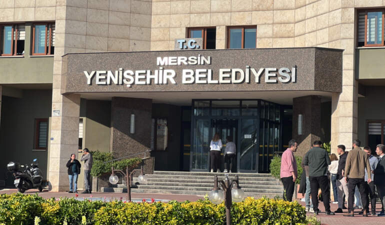 CHP’li Mersin Yenişehir Belediyesi’ne ‘Rüşvet’ Operasyonu: Çok Sayıda Gözaltı Var