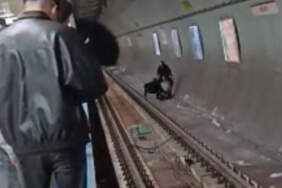 Metroda İntihar Girişimi: Vatandaşlar Canlarını Hiçe Sayıp Raylara Atladı