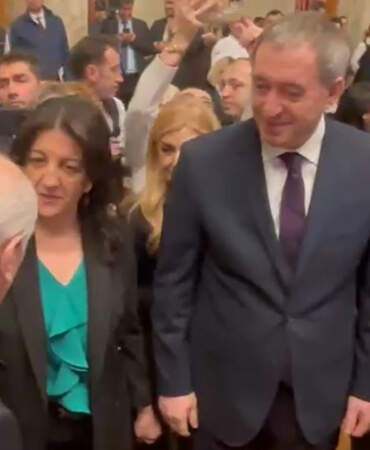 MHP Lideri Devlet Bahçeli DEM Partililerle Selamlaştı