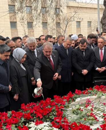 Muhsin Yazıcıoğlu, mezarı başında anıldı