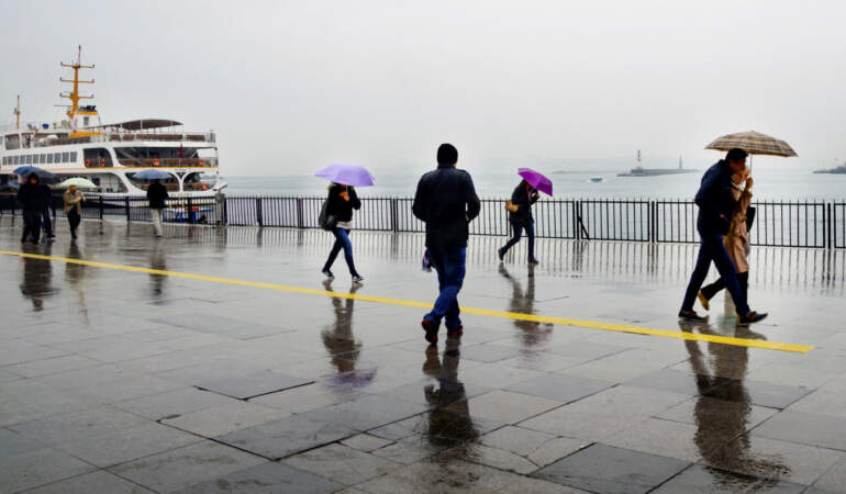 Nisan Ayında Kış Havası: Hafta Boyunca Yağmur Kapıda, Sıcaklıklar Düşüyor