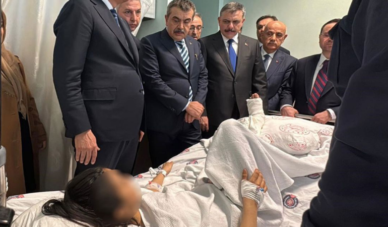 Okula Saldırıda Yaralanan Öğrenci, Dehşet Anlarını Anlattı: ‘Herkes Panikle Pencereden Atladı’