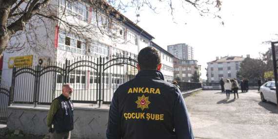 Okullarda Kırmızı Alarm: Her Kapıda En Az 2 Polis