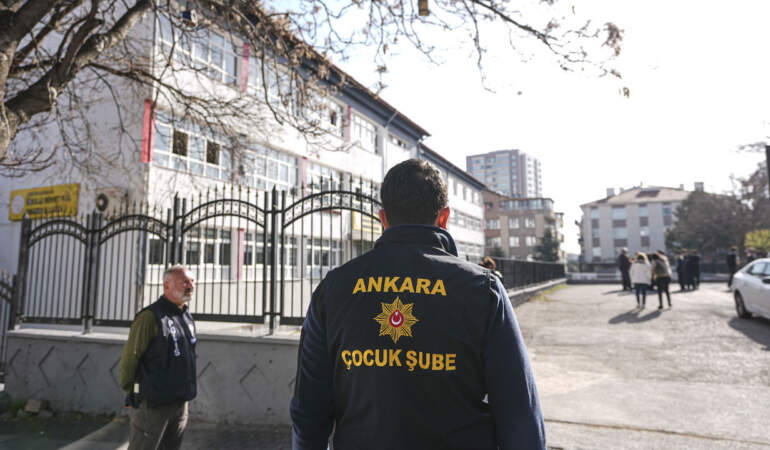 Okullarda Kırmızı Alarm: Her Kapıda En Az 2 Polis
