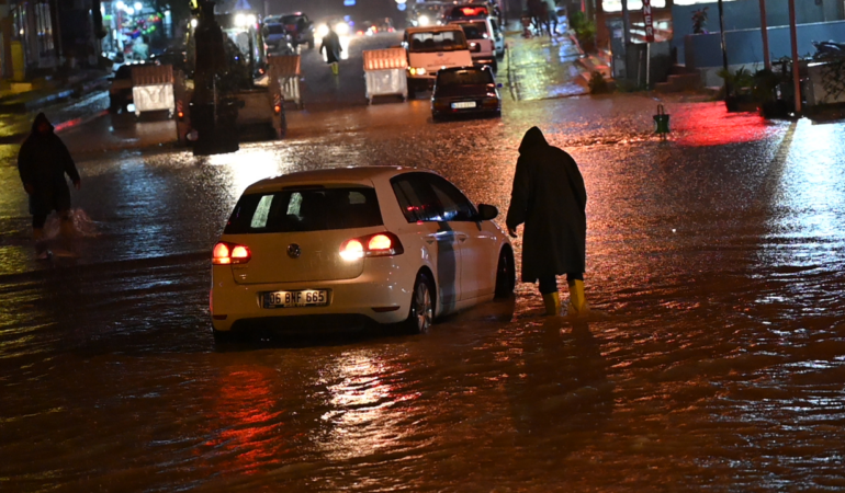 Osmaniye’yi Sağanak Vurdu, Dereler ve Çaylar Taştı!