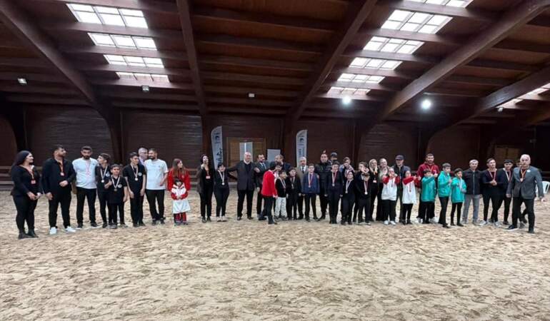 Dünya Otizm Günü’nde Atlı Cimnastik Yarışı
