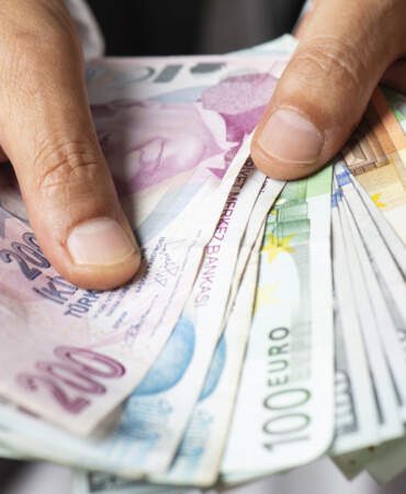 Piyasalarda İlk Rakamlar: Dolar 45 Lira Sınırında