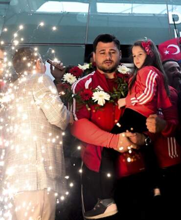 Rekortmen milli güreşçi Rıza Kayaalp’e başkentte coşkulu karşılama