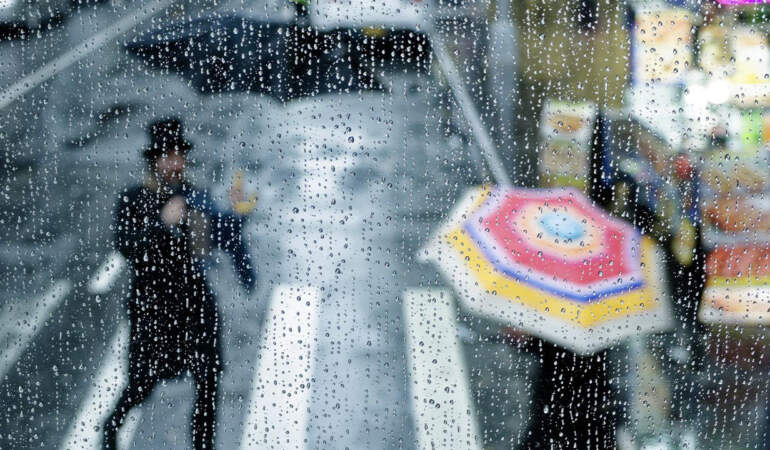 Sağanak Geliyor, Sıcaklıklar Düşüyor: Dışarıya Çıkacaklar Dikkat! Meteoroloji Saat Verip Uyardı