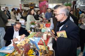 Hacıfazlıoğlu, Kitap Fuarı’nda Okurlarla Buluştu