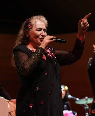 Suzan Kardeş Bahara Davet Konserinde Çaldı