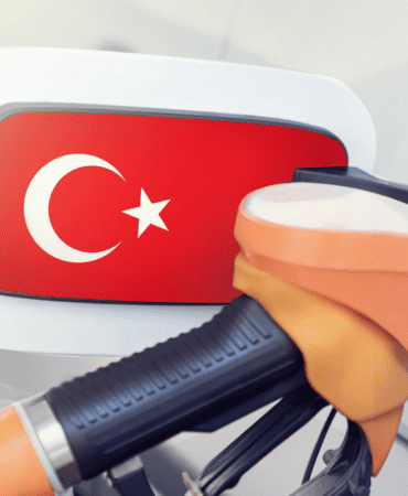 Savaşın Etkisi Sürüyor: Akaryakıta Yeni Zam