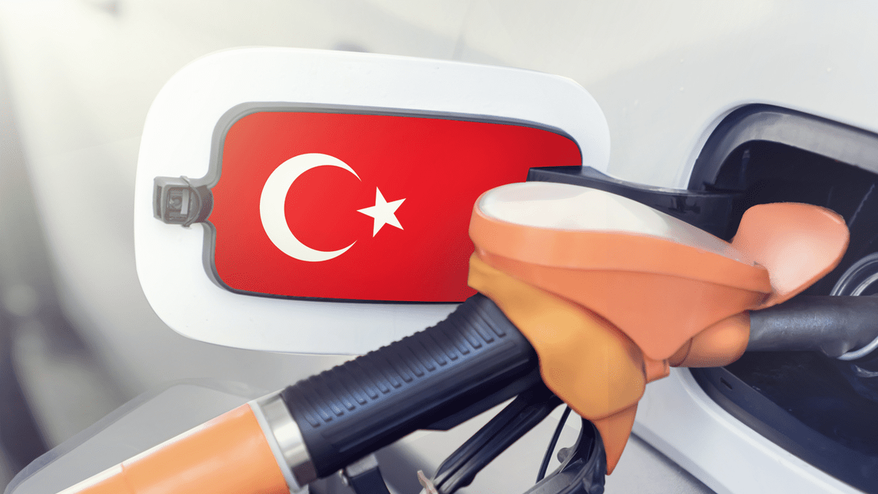 Savaşın Etkisi Sürüyor: Akaryakıta Yeni Zam