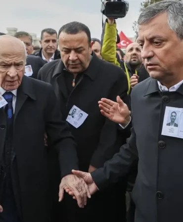Şehit cenazesinde dikkat çeken anlar! Özel ile Bahçeli yan yana