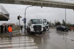 Çubuk’ta Beton Mikserleri Çarpıştı