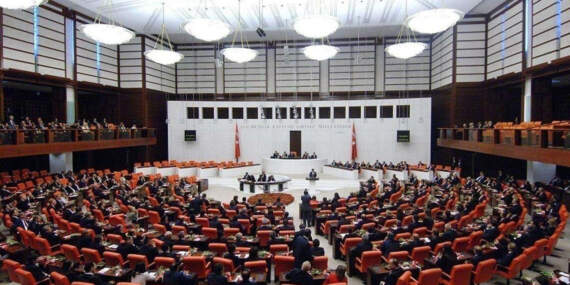 TBMM’de Milyonları İlgilendiren Yasa Teklifi Görüşülecek: Doğum İzni ve 15 Yaş Altına Sosyal Medya Yasağı