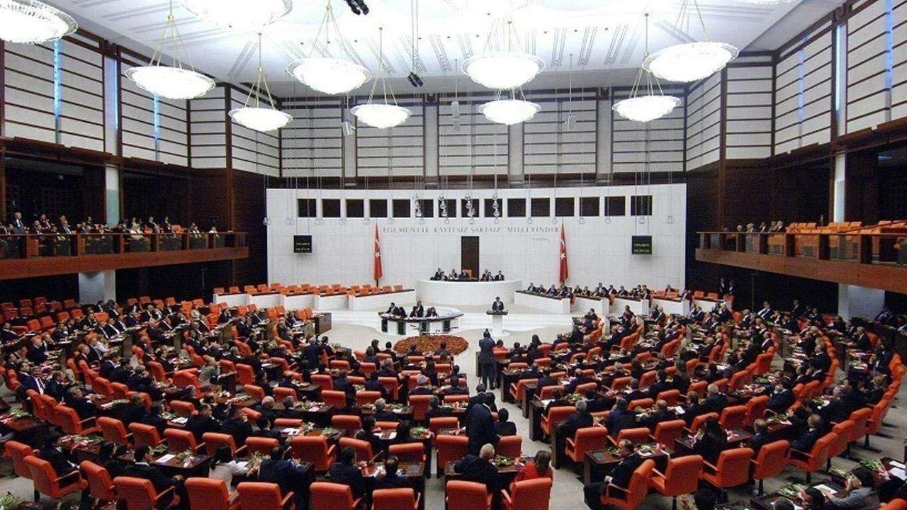 TBMM’de Milyonları İlgilendiren Yasa Teklifi Görüşülecek: Doğum İzni ve 15 Yaş Altına Sosyal Medya Yasağı