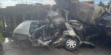 TEM’de Feci Kaza! Kağıt Gibi Ezilen Araçta İki Kişi Hayatını Kaybetti