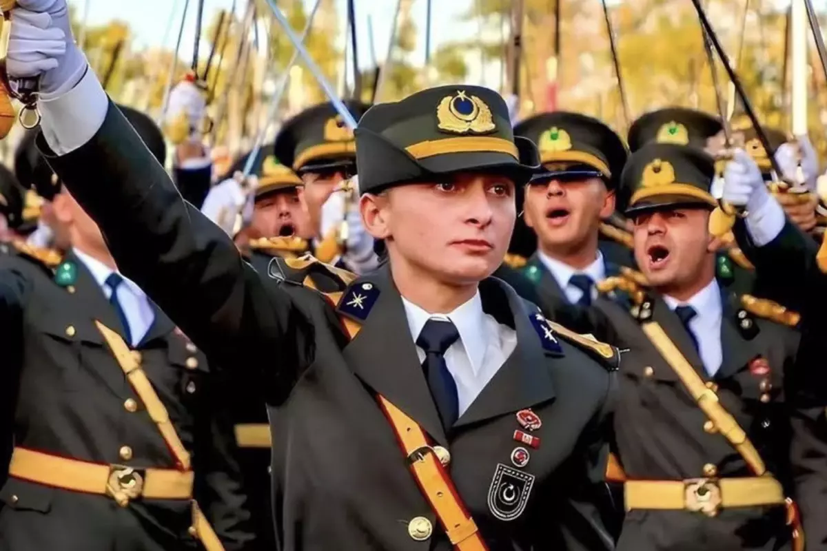 TSK’dan ihraç edilen Teğmen Ebru Eroğlu’nun iade davasında karar çıktı