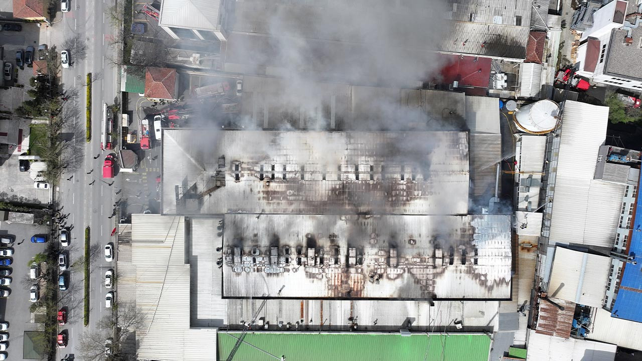 Ümraniye Dudullu’da Fabrika Yangını