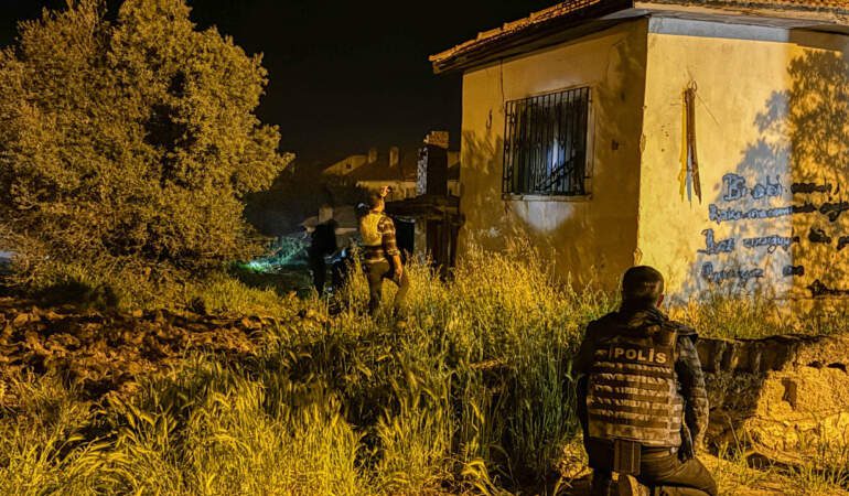 Uşak’ta Polis Ekiplerine Silahlı Saldırı: 1’i Ağır 2 Yaralı